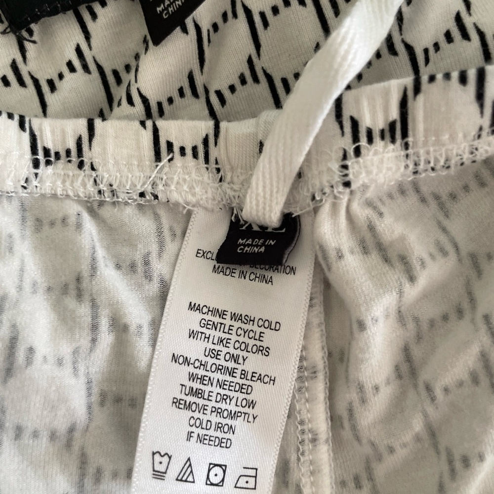 Ellen Tracy 2-Piece Black/White Geometric Print Sleeveless Stretch Pajama Set - Picture 13 of 14